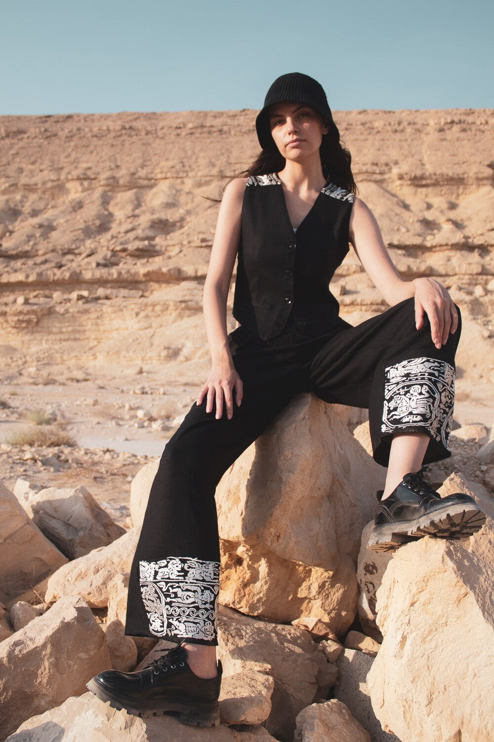 Women's Embroidered Pants (Black)