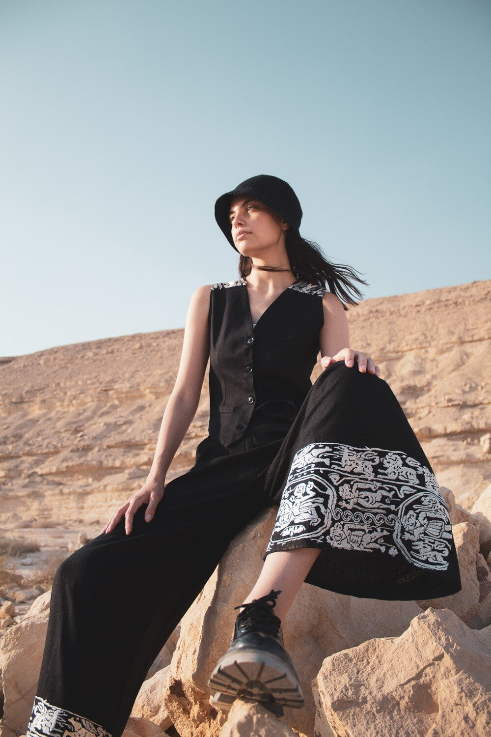 Women's Embroidered Pants (Black)