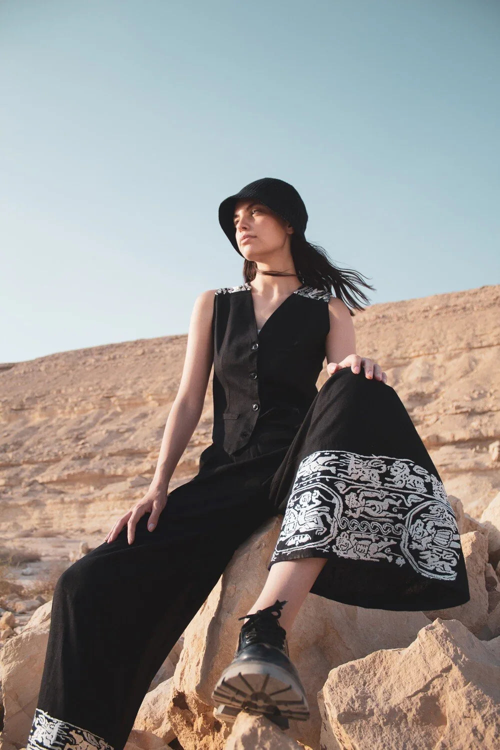 Women's Embroidered Pants (Black)